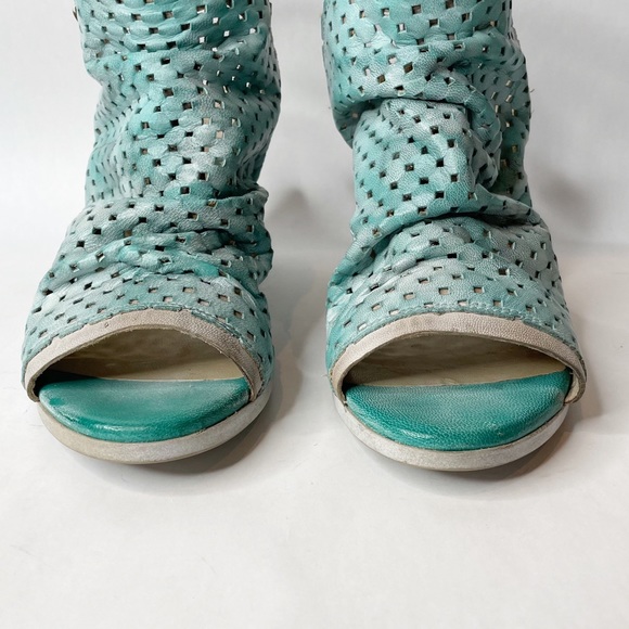 Unity in Diversity Laser Cut Leather Slouchy Sling Back Block Heel Sandal - Picture 3 of 12